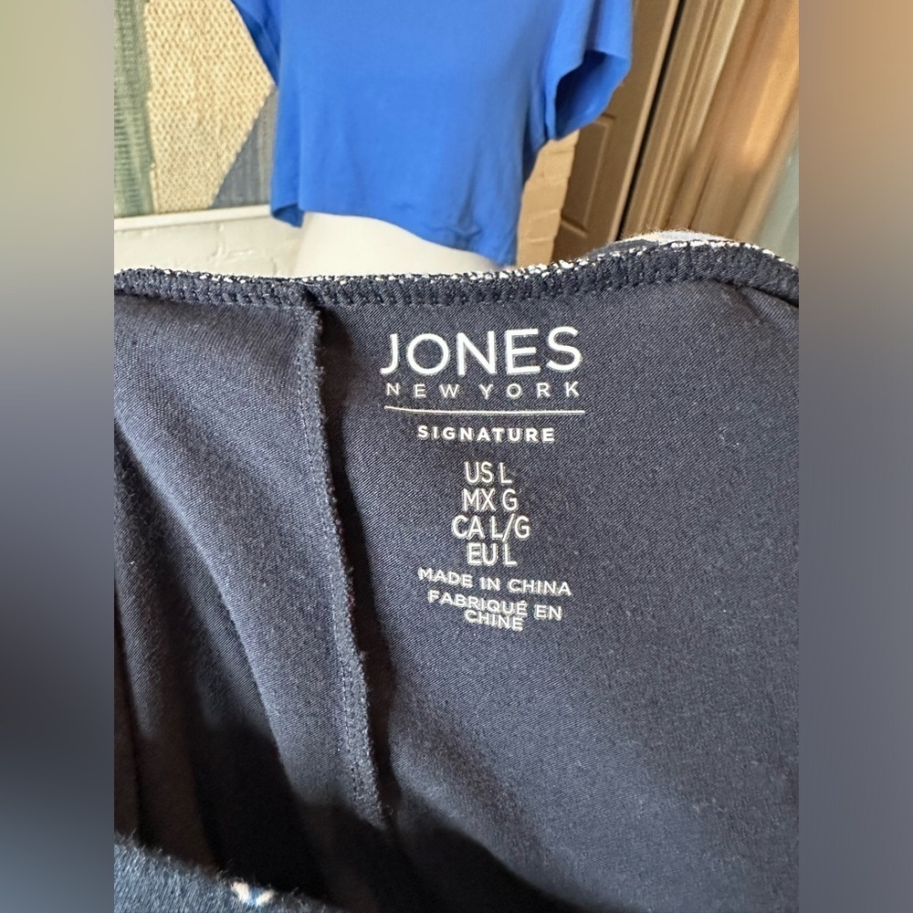 Jones New York Blue Floral Skirt with Bike Shorts/Skort - Picture 5 of 6